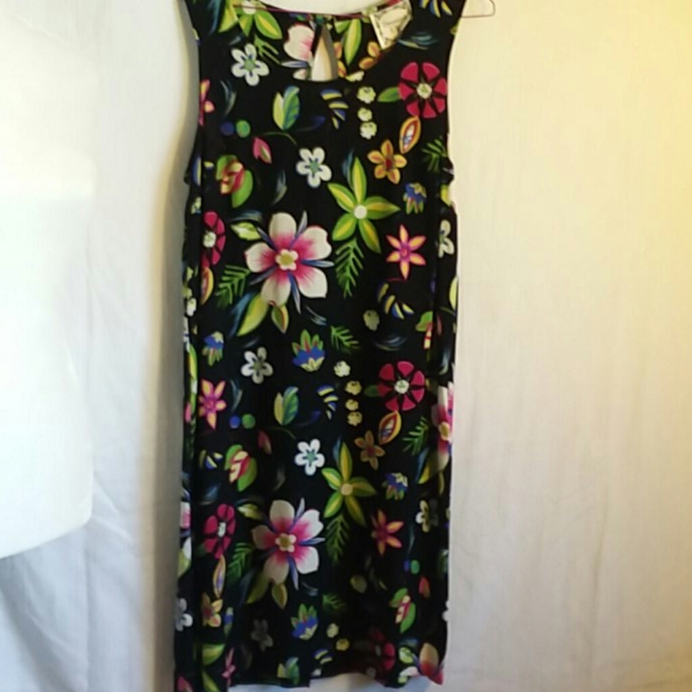 Dress by Dressing Clio. - Picture 2 of 4